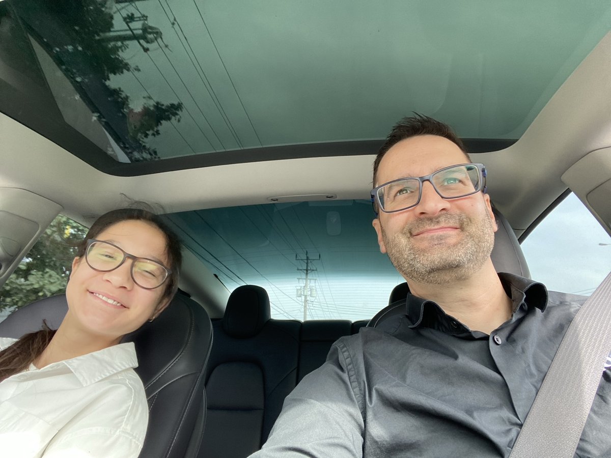Mila et son père Vincent dans la voiture avant sa présentation